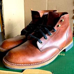 DANNER BOOTS. BRAND NEW. WORN ONCE.